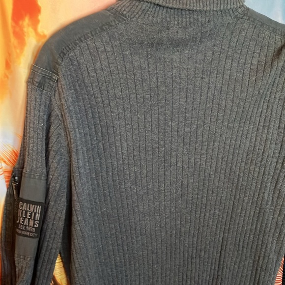 Calvin Klein sweater - Picture 7 of 7